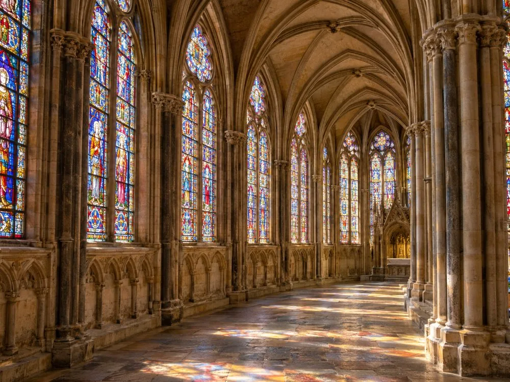 Chevet der Basilique de Saint-Denis, strahlenförmige Kapellen des Chors von Suger